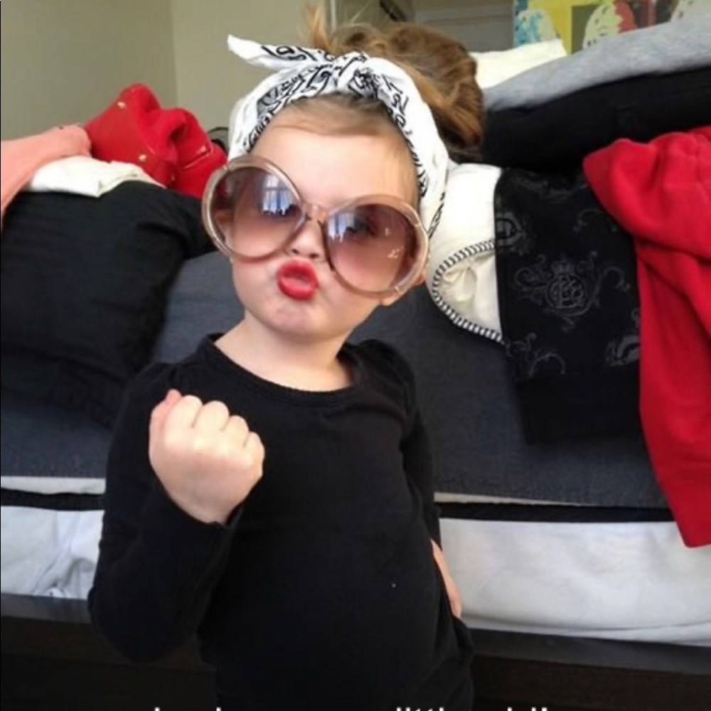 Meet your Posher, Larissa